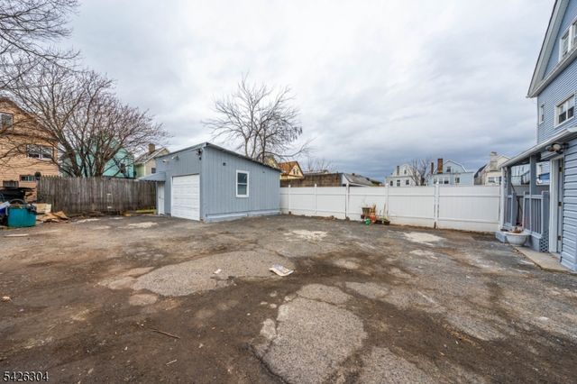 526 Jackson Ave, Elizabeth City, NJ 07201