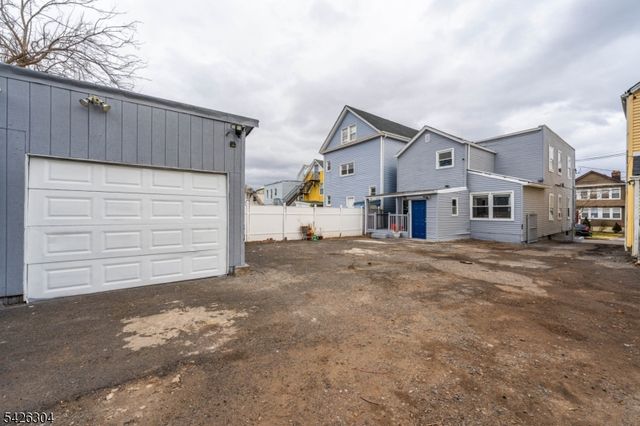 526 Jackson Ave, Elizabeth City, NJ 07201