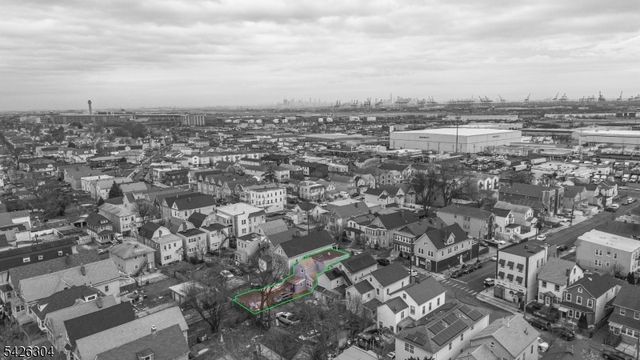 526 Jackson Ave, Elizabeth City, NJ 07201