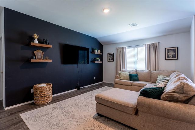9701 Laredo Lane, Yukon, OK 73099