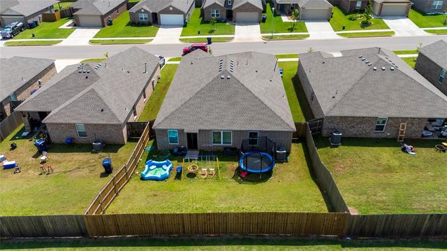 9701 Laredo Lane, Yukon, OK 73099
