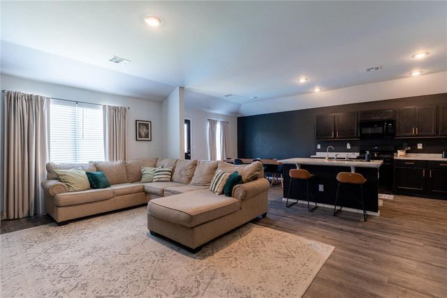 9701 Laredo Lane, Yukon, OK 73099