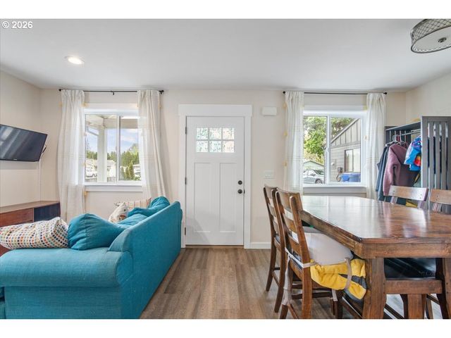 4758 HAYESVILLE Dr, Salem, OR 97305