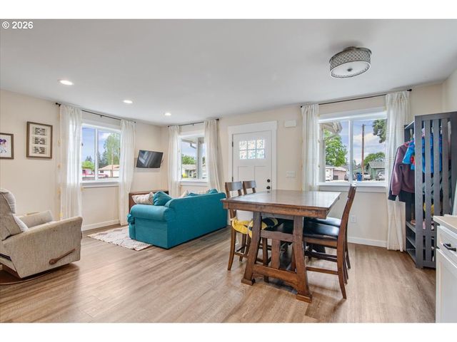 4758 HAYESVILLE Dr, Salem, OR 97305