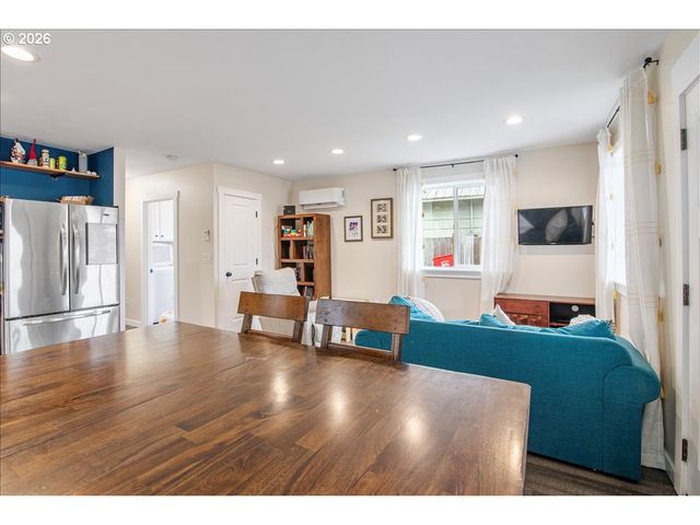 4758 HAYESVILLE Dr, Salem, OR 97305