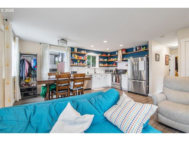 4758 HAYESVILLE Dr, Salem, OR 97305