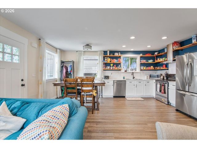 4758 HAYESVILLE Dr, Salem, OR 97305