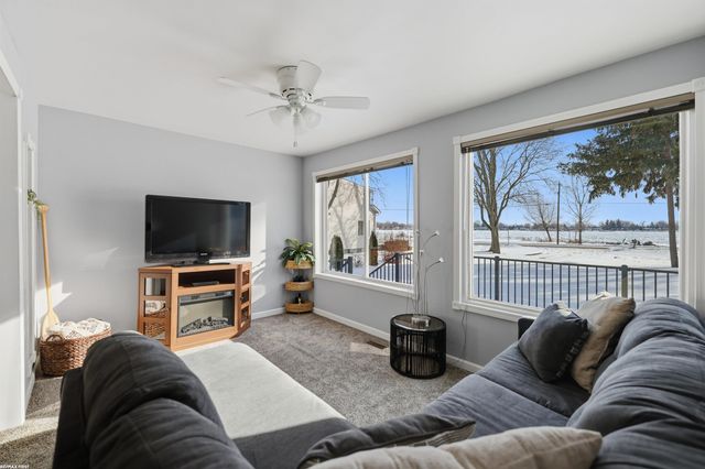 8600 River Road, Cottrellville Twp, MI 48039