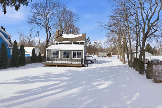 8600 River Road, Cottrellville Twp, MI 48039