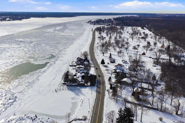 8600 River Road, Cottrellville Twp, MI 48039