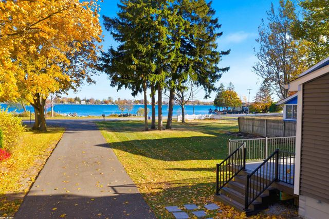 8600 River Road, Cottrellville Twp, MI 48039