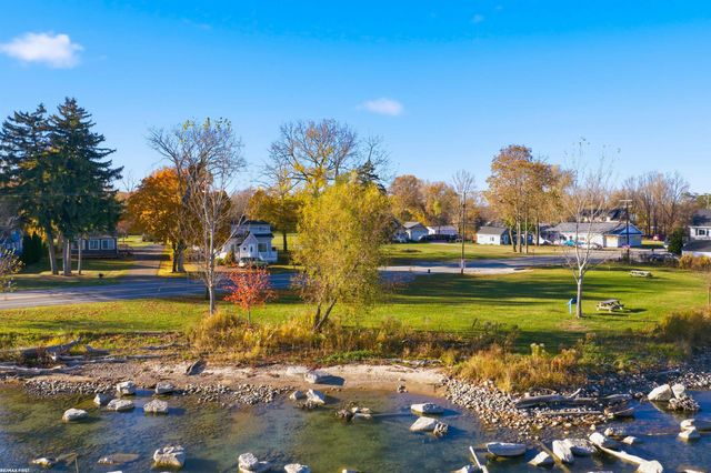 8600 River Road, Cottrellville Twp, MI 48039