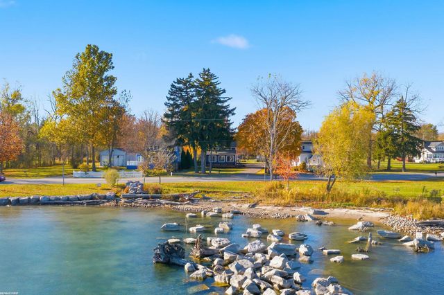 8600 River Road, Cottrellville Twp, MI 48039