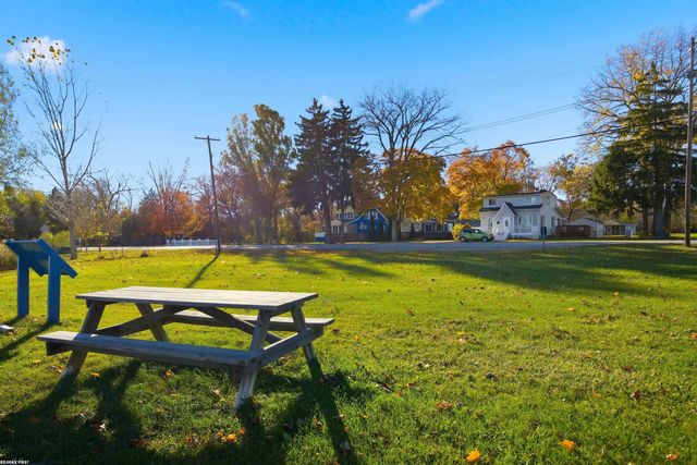 8600 River Road, Cottrellville Twp, MI 48039