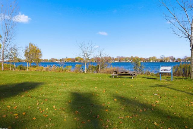 8600 River Road, Cottrellville Twp, MI 48039