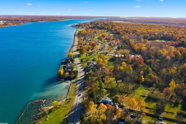 8600 River Road, Cottrellville Twp, MI 48039