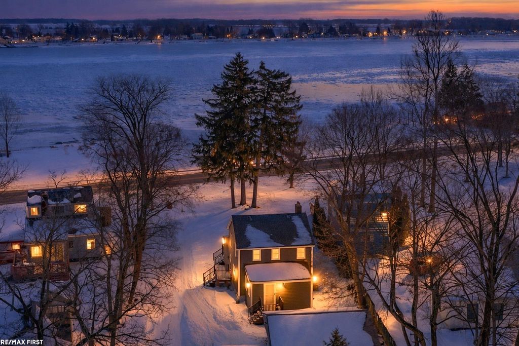 8600 River Road, Cottrellville Twp, MI 48039