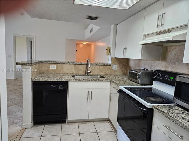 5011 Wiles Rd 306, Coconut Creek, FL 33073