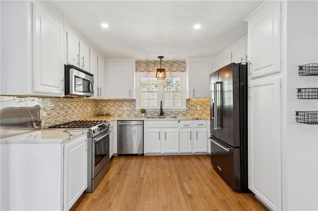 100 Springwater Trace, Woodstock, GA 30188