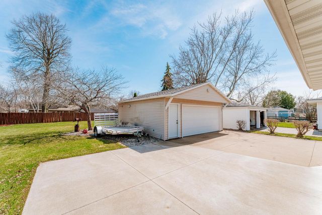 1041 London STREET, Menasha, WI 54952
