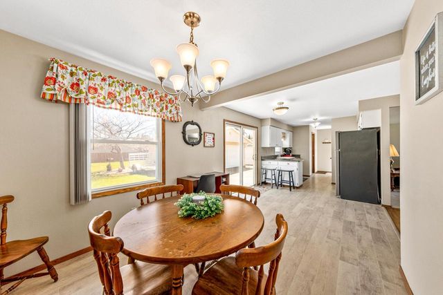 1041 London STREET, Menasha, WI 54952