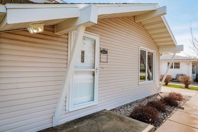 1041 London STREET, Menasha, WI 54952