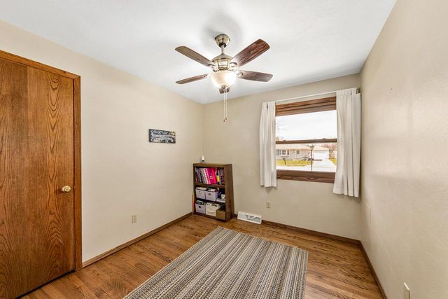 1041 London STREET, Menasha, WI 54952