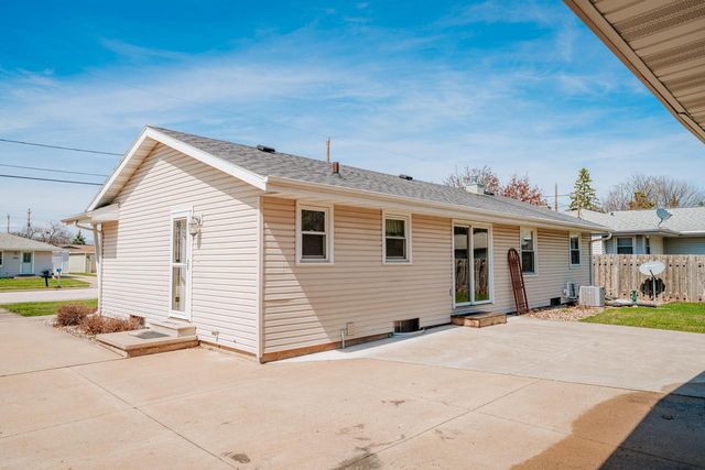 1041 London STREET, Menasha, WI 54952