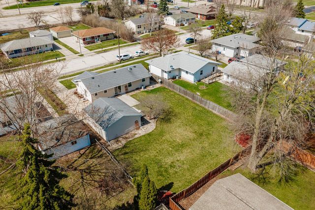1041 London STREET, Menasha, WI 54952