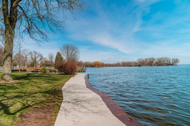 1041 London STREET, Menasha, WI 54952