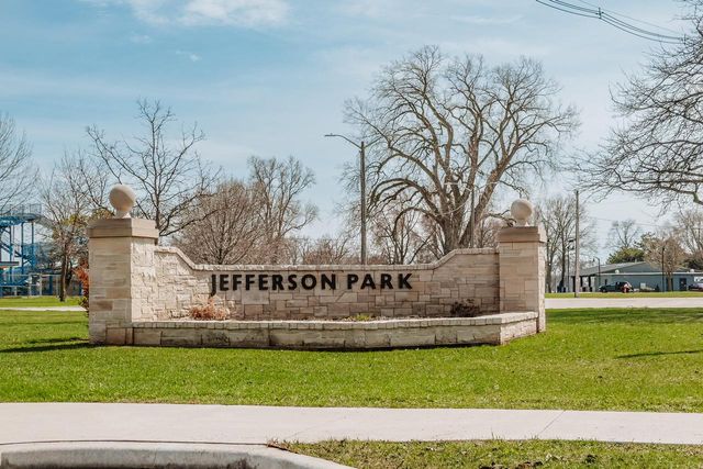 1041 London STREET, Menasha, WI 54952