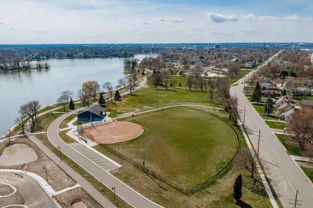 1041 London STREET, Menasha, WI 54952
