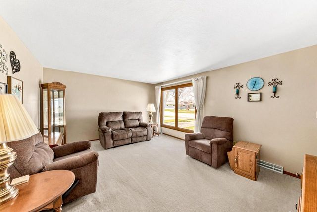 1041 London STREET, Menasha, WI 54952