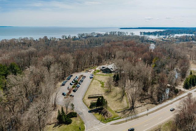 1041 London STREET, Menasha, WI 54952