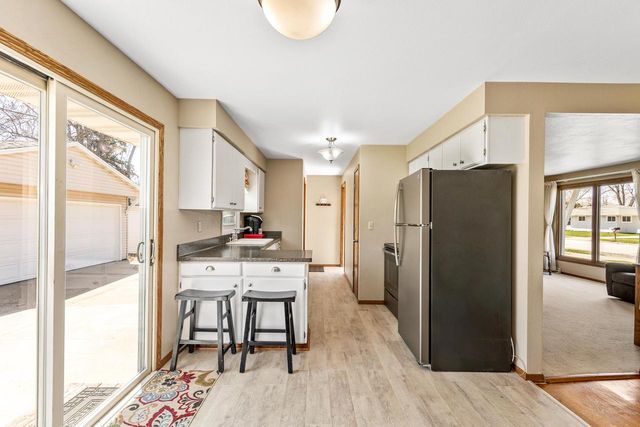 1041 London STREET, Menasha, WI 54952