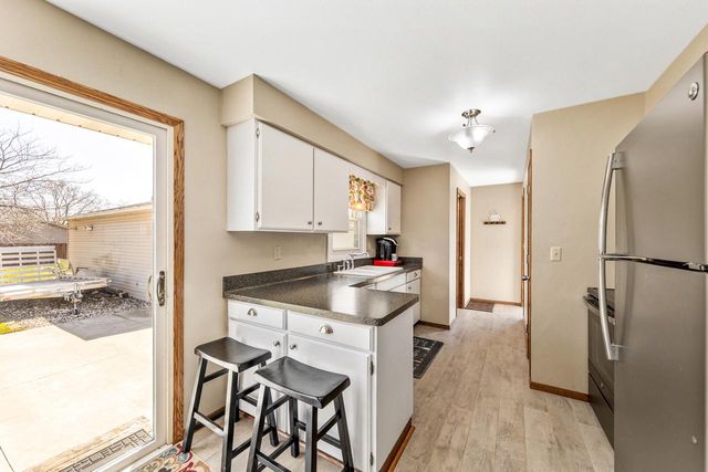 1041 London STREET, Menasha, WI 54952