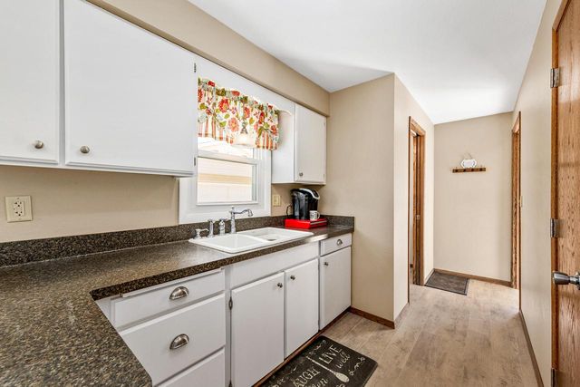 1041 London STREET, Menasha, WI 54952