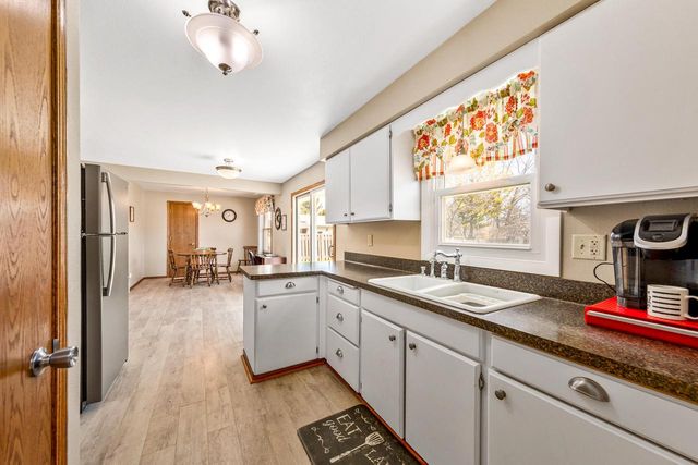 1041 London STREET, Menasha, WI 54952