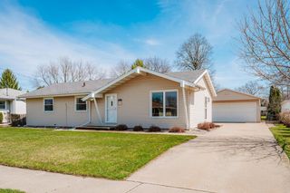1041 London STREET, Menasha, WI 54952
