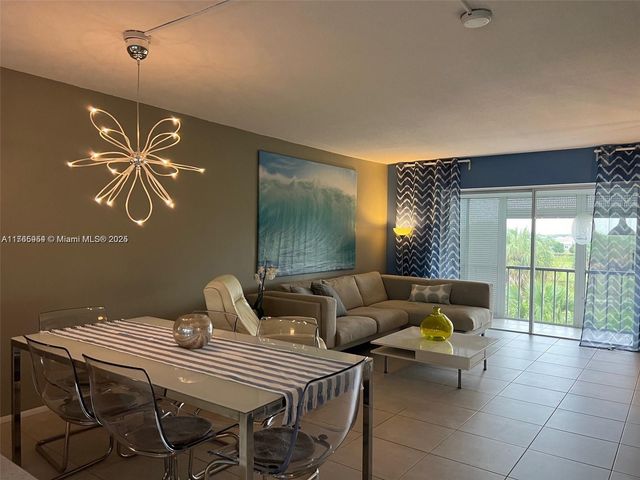 4800 Hillcrest Ln 402, Hollywood, FL 33021