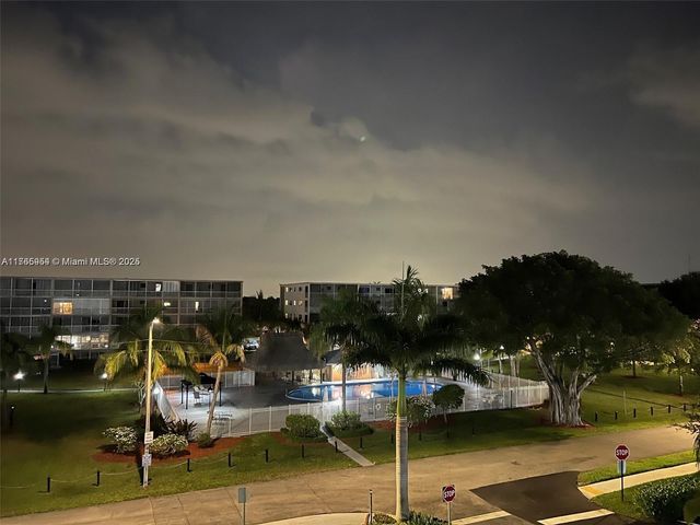 4800 Hillcrest Ln 402, Hollywood, FL 33021