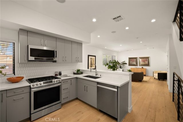 233 N Burlington Avenue, Echo Park, CA 90026