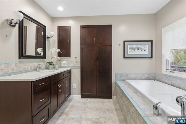 240 Mountain View Drive, Mahwah, NJ 07430