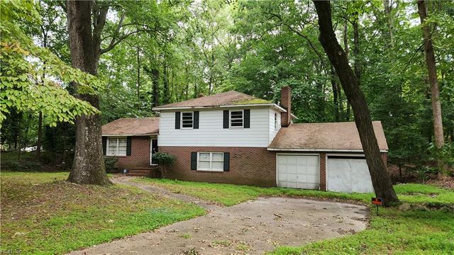 70 Normandy LN, Newport News, VA 23606