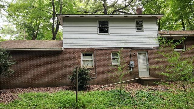 70 Normandy LN, Newport News, VA 23606