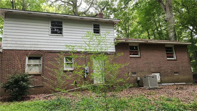 70 Normandy LN, Newport News, VA 23606