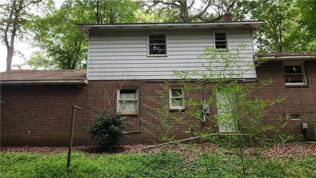 70 Normandy LN, Newport News, VA 23606