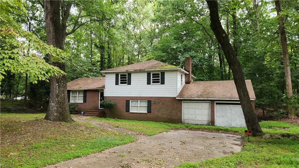 70 Normandy LN, Newport News, VA 23606