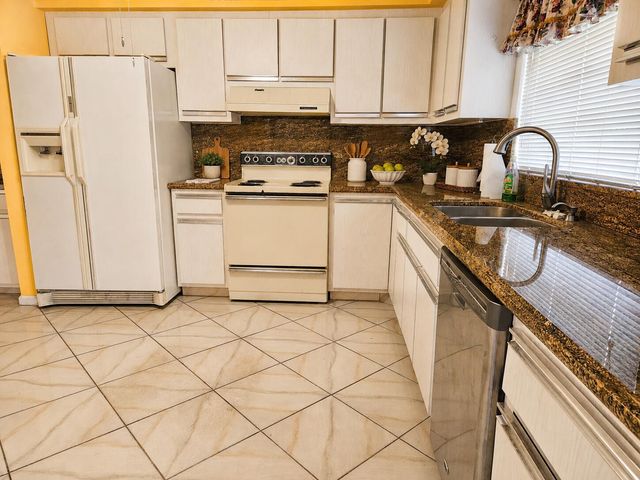 4763 Storkwood Terrace B, Boynton Beach, FL 33436
