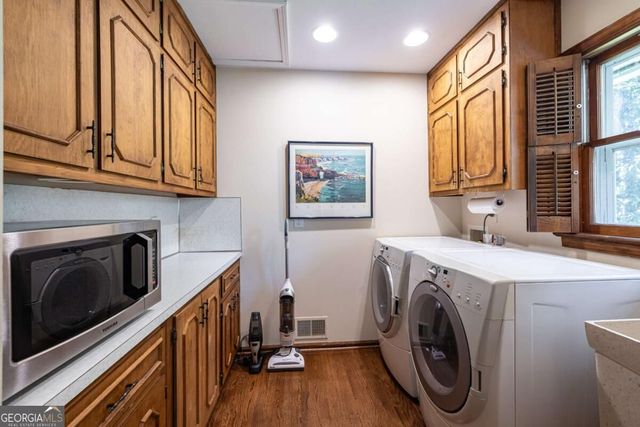 945 River Overlook Court, Sandy Springs, GA 30328